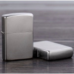 Набор Zippo (Зиппо) Зажигалка CLASSIC Satin Chrome 205 + кожаный чехол Zippo + топливо Zippo 125мл + набор из 6 кремней Zippo в блиcтере