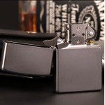 Набор Zippo (Зиппо) Зажигалка CLASSIC Satin Chrome 205 + кожаный чехол Zippo + топливо Zippo 125мл + набор из 6 кремней Zippo в блиcтере