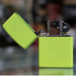 Зажигалка Zippo (Зиппо) Neon Yellow Lighter 28887